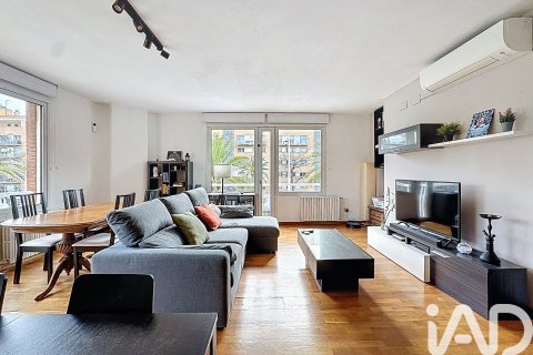 Apartamento de 3 dormitorios en venta en Barcelona, Cataluña, Spain № 4705 - foto 5
