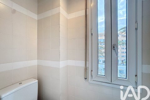 Apartamento de 3 dormitorios en venta en Barcelona, Cataluña, Spain № 4705 - foto 26