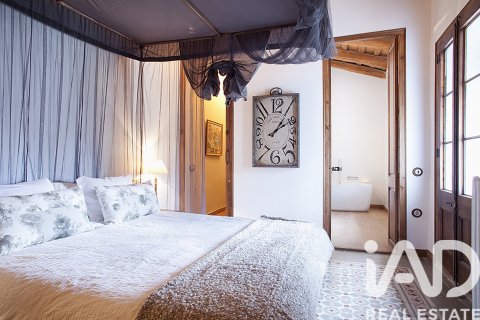 Сasa de 11 dormitorios en venta en Castellar del Vallès, Barcelona, Cataluña, Spain № 4706 - foto 15