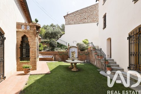 Сasa de 11 dormitorios en venta en Castellar del Vallès, Barcelona, Cataluña, Spain № 4706 - foto 2