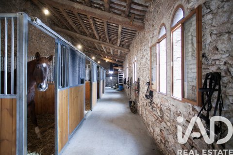 Сasa de 11 dormitorios en venta en Castellar del Vallès, Barcelona, Cataluña, Spain № 4706 - foto 26