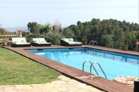 Сasa de 11 dormitorios en venta en Castellar del Vallès, Barcelona, Cataluña, Spain № 4706 - foto 19