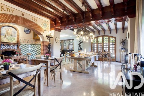 Сasa de 11 dormitorios en venta en Castellar del Vallès, Barcelona, Cataluña, Spain № 4706 - foto 27