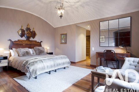 Сasa de 11 dormitorios en venta en Castellar del Vallès, Barcelona, Cataluña, Spain № 4706 - foto 13
