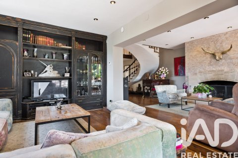 Сasa de 11 dormitorios en venta en Castellar del Vallès, Barcelona, Cataluña, Spain № 4706 - foto 17