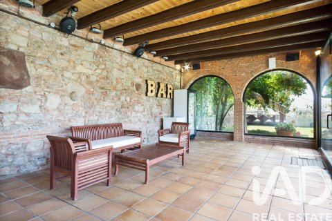 Сasa de 11 dormitorios en venta en Castellar del Vallès, Barcelona, Cataluña, Spain № 4706 - foto 25