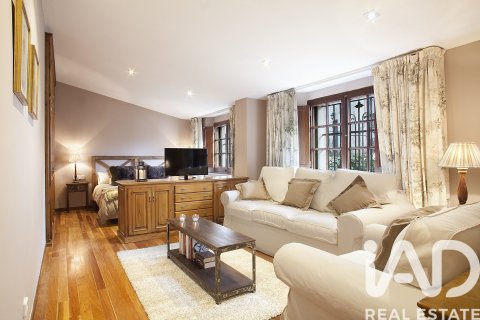 Сasa de 11 dormitorios en venta en Castellar del Vallès, Barcelona, Cataluña, Spain № 4706 - foto 11