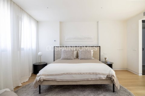 Apartamento de 2 dormitorios en venta en Barcelona, Cataluña, Spain № 1774 - foto 11