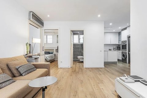 Apartamento de 2 dormitorios en venta en Barcelona, Cataluña, Spain № 1780 - foto 13