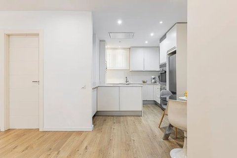Apartamento de 2 dormitorios en venta en Barcelona, Cataluña, Spain № 1780 - foto 22
