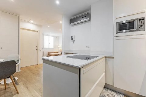 Apartamento de 2 dormitorios en venta en Barcelona, Cataluña, Spain № 1780 - foto 20