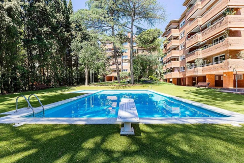 Apartamento de 2 dormitorios en venta en Barcelona, Cataluña, Spain № 1780 - foto 2