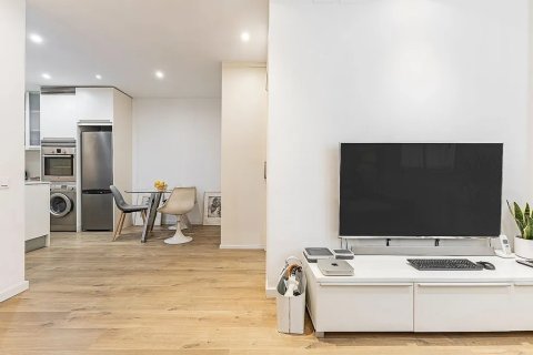Apartamento de 2 dormitorios en venta en Barcelona, Cataluña, Spain № 1780 - foto 10