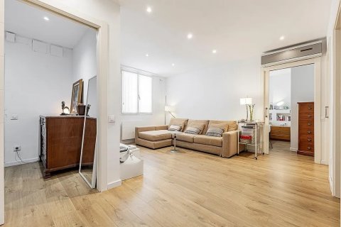Apartamento de 2 dormitorios en venta en Barcelona, Cataluña, Spain № 1780 - foto 11