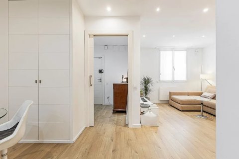 Apartamento de 2 dormitorios en venta en Barcelona, Cataluña, Spain № 1780 - foto 18