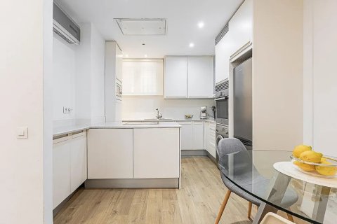Apartamento de 2 dormitorios en venta en Barcelona, Cataluña, Spain № 1780 - foto 16