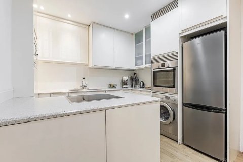 Apartamento de 2 dormitorios en venta en Barcelona, Cataluña, Spain № 1780 - foto 17