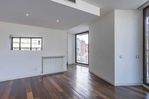 Apartamento de 3 dormitorios en venta en Barcelona, Cataluña, Spain № 1778 - foto 5