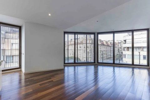 Apartamento de 3 dormitorios en venta en Barcelona, Cataluña, Spain № 1778