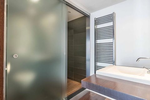 Apartamento de 3 dormitorios en venta en Barcelona, Cataluña, Spain № 1778 - foto 24
