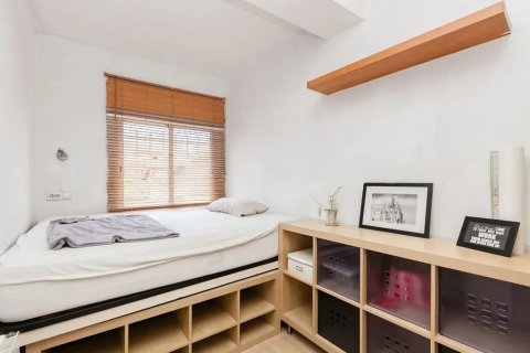 Apartamento de 4 dormitorios en venta en Barcelona, Cataluña, Spain № 1776 - foto 10