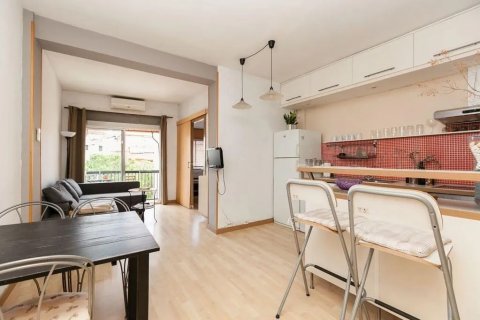 Apartamento de 4 dormitorios en venta en Barcelona, Cataluña, Spain № 1776 - foto 3