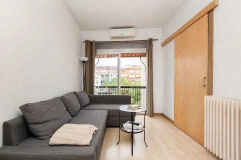Apartamento de 4 dormitorios en venta en Barcelona, Cataluña, Spain № 1776 - foto 4