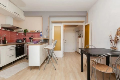 Apartamento de 4 dormitorios en venta en Barcelona, Cataluña, Spain № 1776 - foto 7