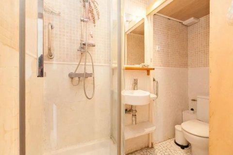 Apartamento de 4 dormitorios en venta en Barcelona, Cataluña, Spain № 1776 - foto 12