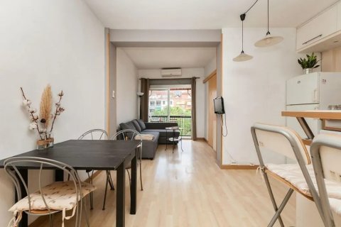 Apartamento de 4 dormitorios en venta en Barcelona, Cataluña, Spain № 1776 - foto 2