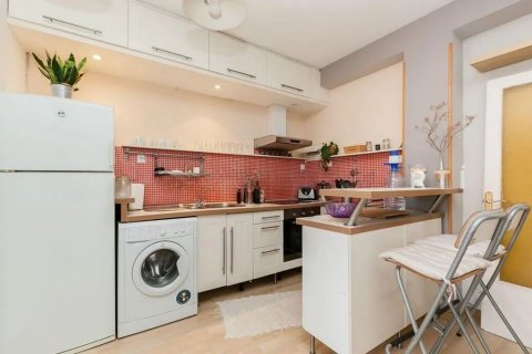 Apartamento de 4 dormitorios en venta en Barcelona, Cataluña, Spain № 1776 - foto 8