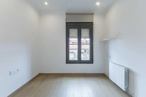 Apartamento de 4 dormitorios en venta en Barcelona, Cataluña, Spain № 1779 - foto 14