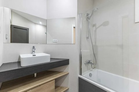 Apartamento de 4 dormitorios en venta en Barcelona, Cataluña, Spain № 1779 - foto 19