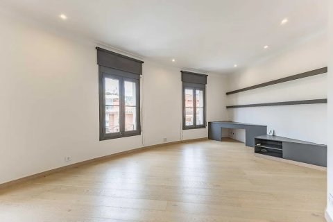 Apartamento de 4 dormitorios en venta en Barcelona, Cataluña, Spain № 1779 - foto 10