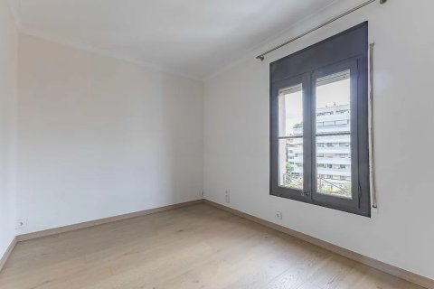 Apartamento de 4 dormitorios en venta en Barcelona, Cataluña, Spain № 1779 - foto 5