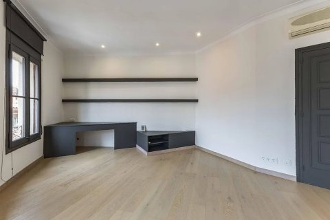 Apartamento de 4 dormitorios en venta en Barcelona, Cataluña, Spain № 1779 - foto 12