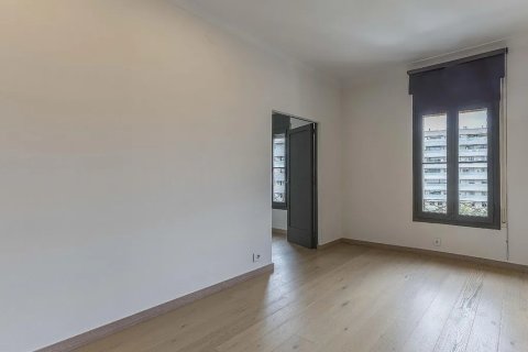 Apartamento de 4 dormitorios en venta en Barcelona, Cataluña, Spain № 1779 - foto 4