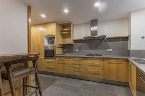 Apartamento de 4 dormitorios en venta en Barcelona, Cataluña, Spain № 1779 - foto 27