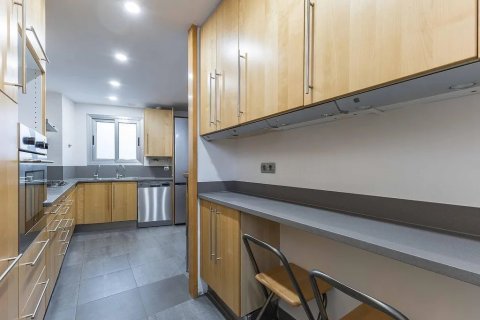 Apartamento de 4 dormitorios en venta en Barcelona, Cataluña, Spain № 1779 - foto 25