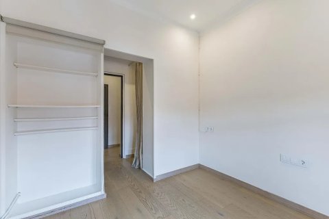 Apartamento de 4 dormitorios en venta en Barcelona, Cataluña, Spain № 1779 - foto 13