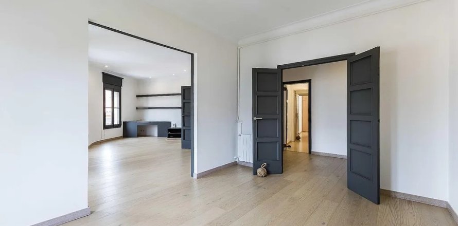 Apartamento de 4 dormitorios en venta en Barcelona, Cataluña, Spain № 1779