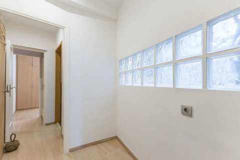 Apartamento de 4 dormitorios en venta en Barcelona, Cataluña, Spain № 1779 - foto 20