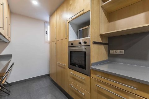 Apartamento de 4 dormitorios en venta en Barcelona, Cataluña, Spain № 1779 - foto 23