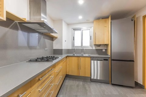 Apartamento de 4 dormitorios en venta en Barcelona, Cataluña, Spain № 1779 - foto 22