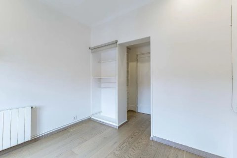 Apartamento de 4 dormitorios en venta en Barcelona, Cataluña, Spain № 1779 - foto 16