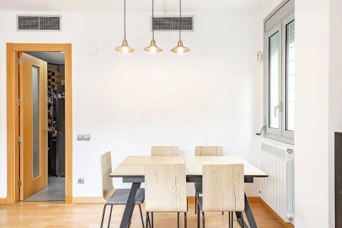 Apartamento de 2 dormitorios en venta en Sant Cugat del Vallès, Barcelona, Cataluña, Spain № 1777 - foto 8