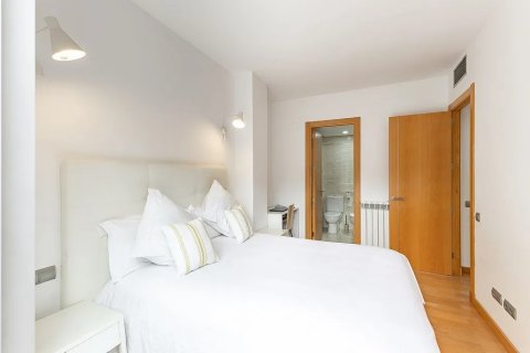 Apartamento de 2 dormitorios en venta en Sant Cugat del Vallès, Barcelona, Cataluña, Spain № 1777 - foto 17