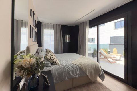 Apartamento de 3 dormitorios en venta en Sant Boi de Llobregat, Barcelona, Cataluña, Spain № 6243 - foto 10