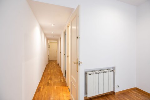 3 bedrooms apartment for sale in Barcelona, Catalonia, Spain № 6245 - photo 24