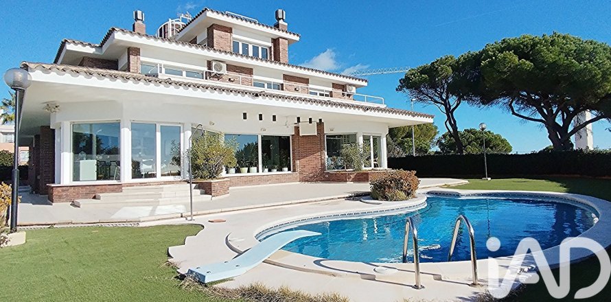 Сasa de 6 dormitorios en venta en Torredembarra, Tarragona, Cataluña, Spain № 4653